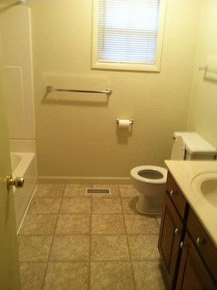 2nd image of 200 Lily Rd