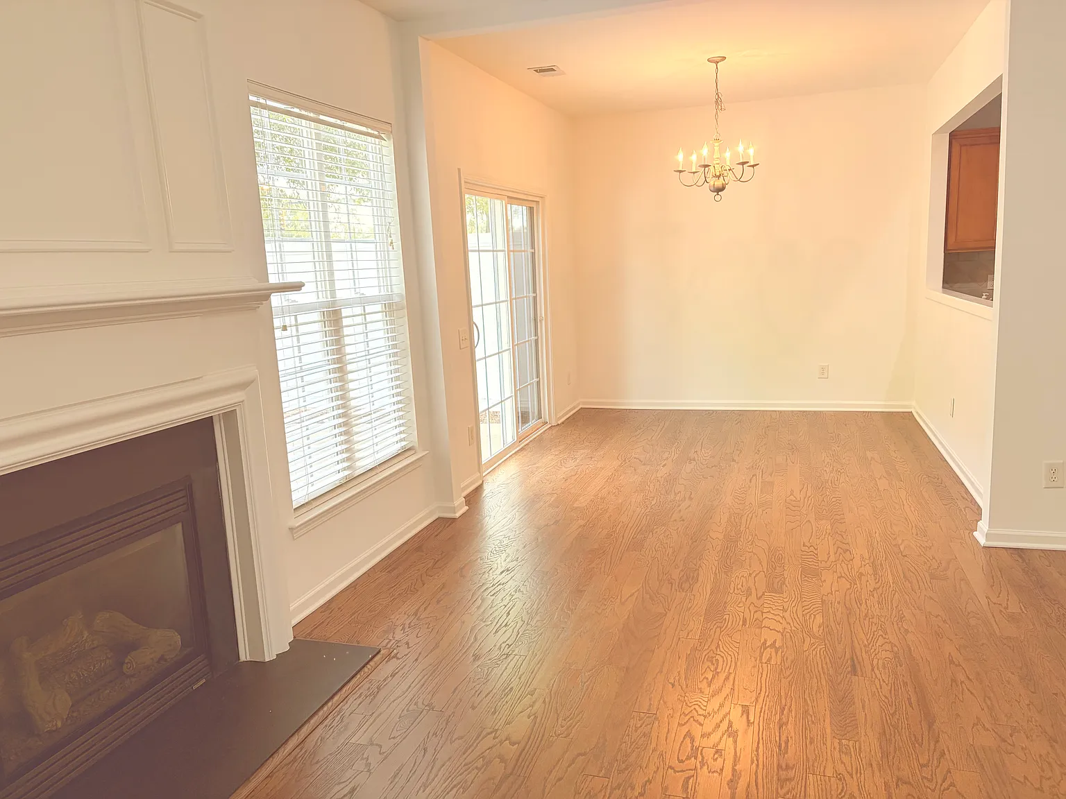 3 bed, 2.5 bath, 1836 sqft, $2,350 — Photo 4