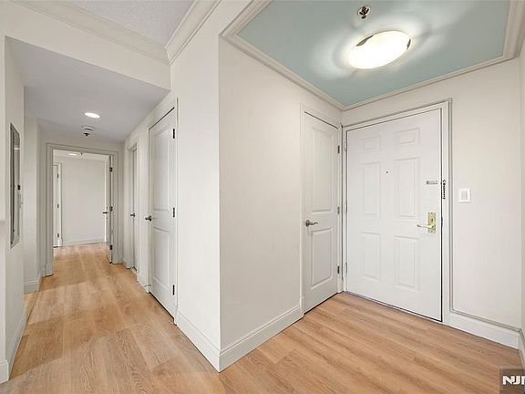 2nd image of 100 Old Palisade Rd