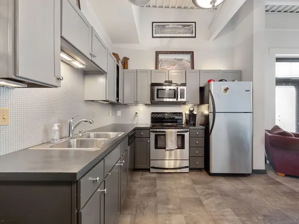 313 E Lafayette St APT 304, Fayetteville, AR 72701