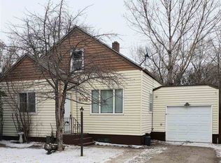 608 22nd St NW, Minot, ND 58703