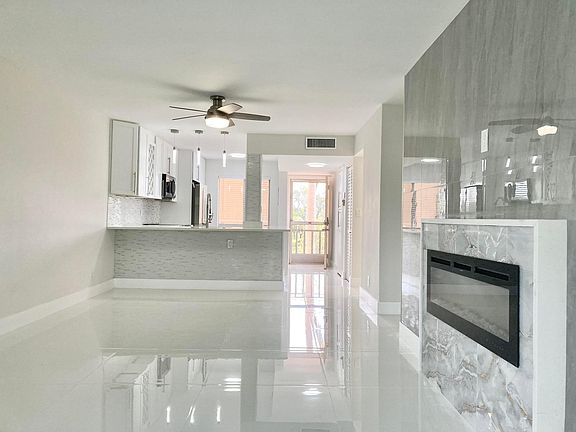 4th image of 6935 Huntington Lane #304