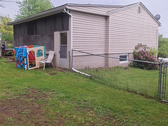4th image of 1071 Frankstown Rd