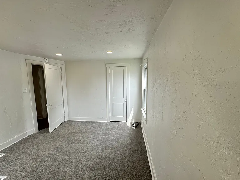 733 4th St #2 — Photo 9