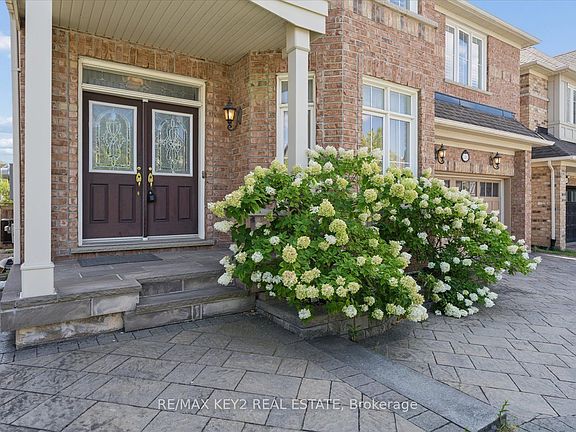 2nd image of 110 Walter Scott Cres