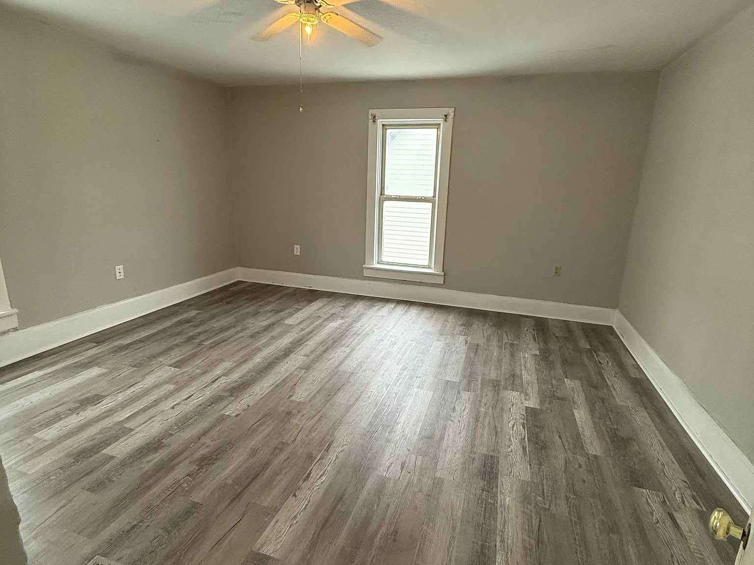 2 bed, 900 sqft, $900 — Photo 2