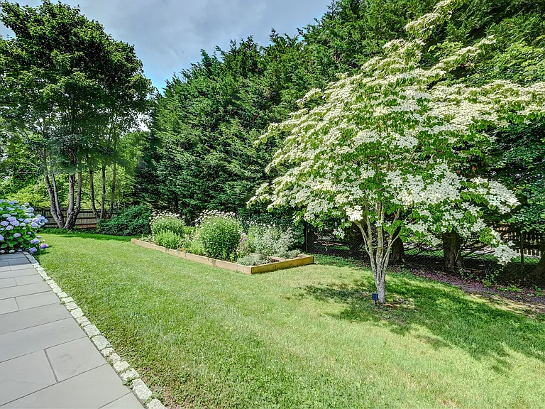 197 Coggeshall Ave — Photo 8