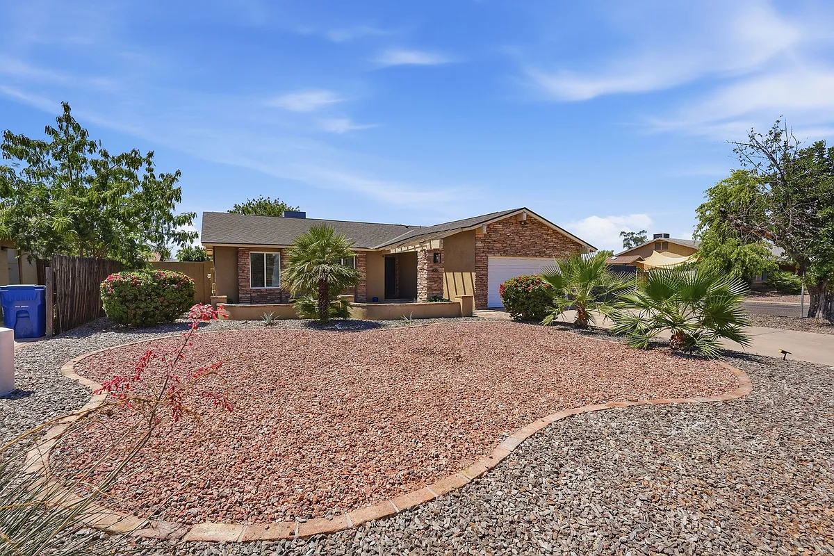 Building Photo - 2051 E Pueblo Ave