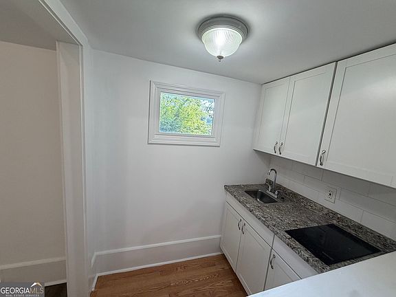 4th image of 328 Maple St #B