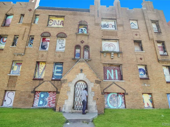 18036 Schoenherr St, Detroit, MI 48205