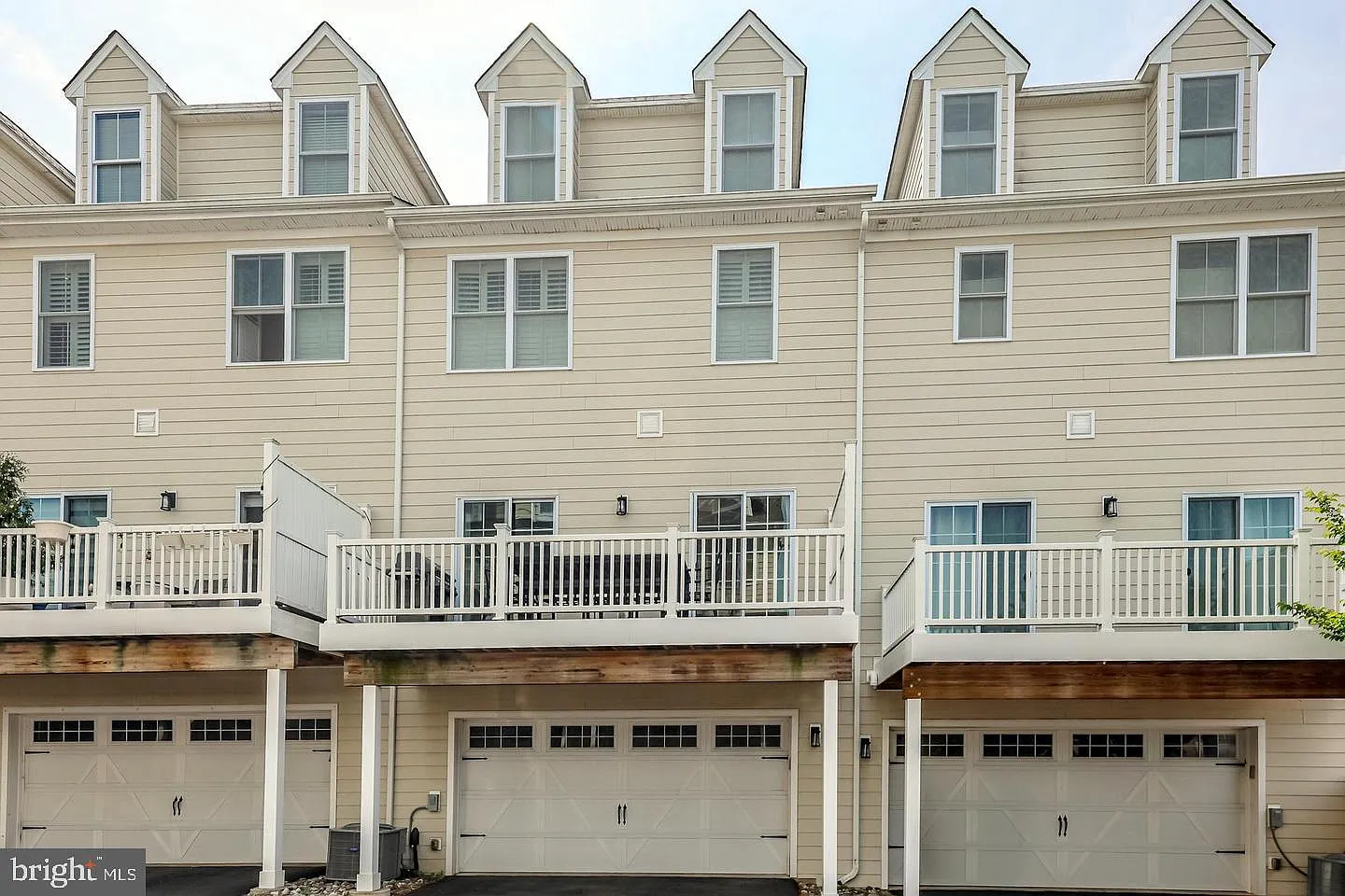 4 bed, 4.5 bath, 2838 sqft, $4,500 — Photo 4