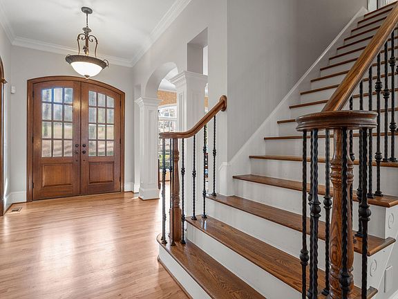 4th image of 1325 Caistor Ln