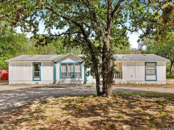 1040 Wild Flower, Floresville, TX 78114