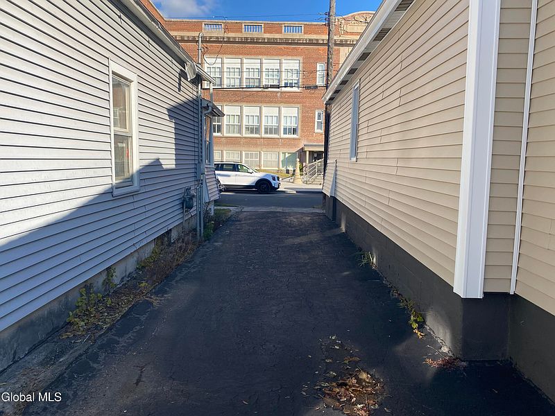 4th image of 1084 Webster Street