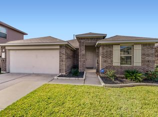 8015 Tamarind Ln, Baytown, TX 77521
