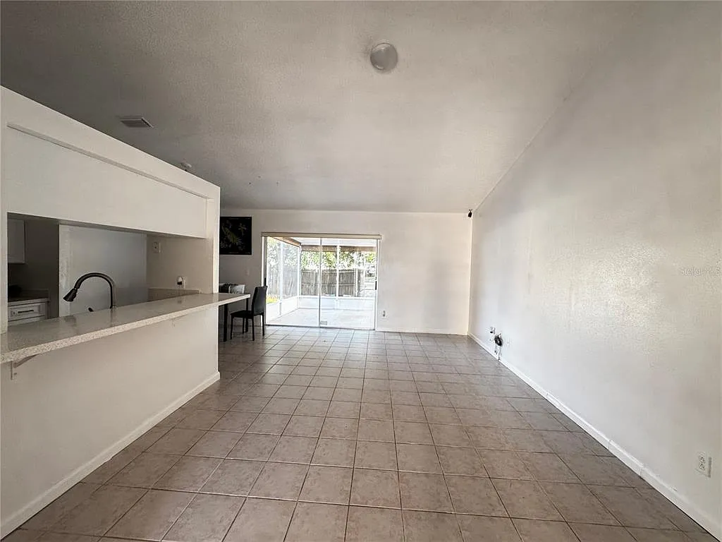 3 bed, 2.0 bath, 1533 sqft, $2,300 — Photo 2