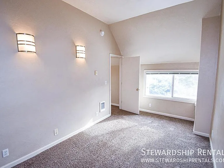 1825 Harris St #9 — Photo 14