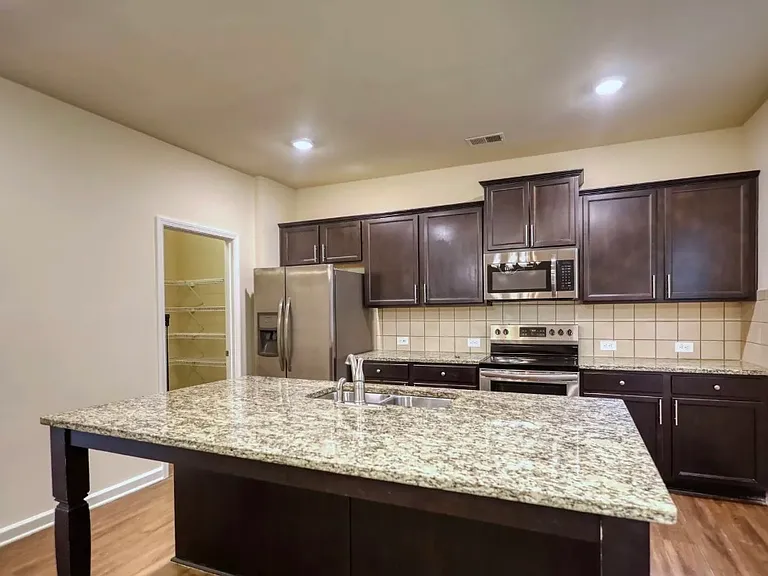6571 Bluffview Dr — Photo 5