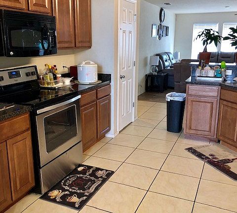 5th image of 2208 Medford Ct