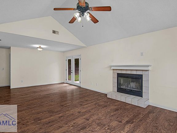 3rd image of 706 Timber Ridge Trl