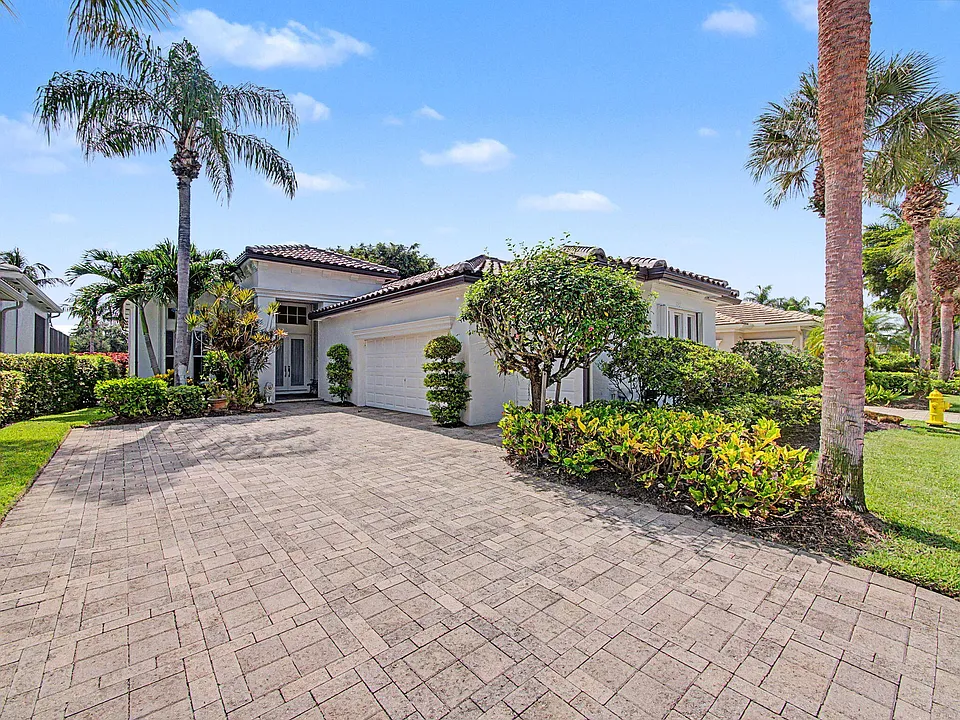 121 Orchid Cay Dr