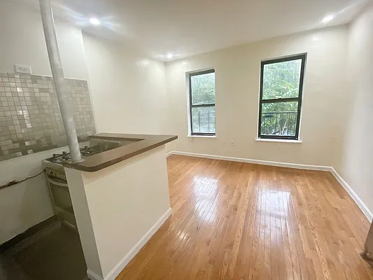 Rented by Ledvech Group | media 4