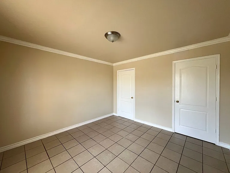 301 E Locust St — Photo 6