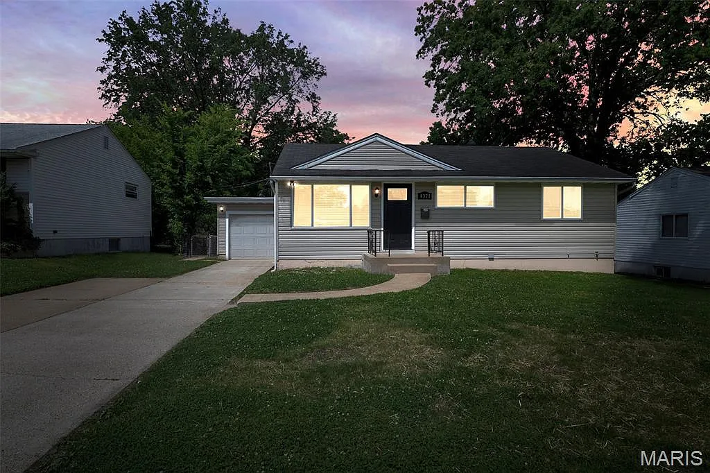 4371 Fatima Dr photo 1