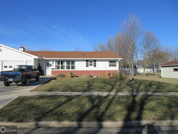 2nd image of 1011 E Grove St