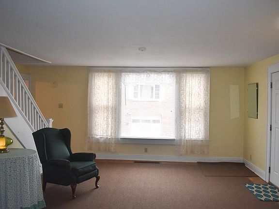 3rd image of 471 Maple Ave