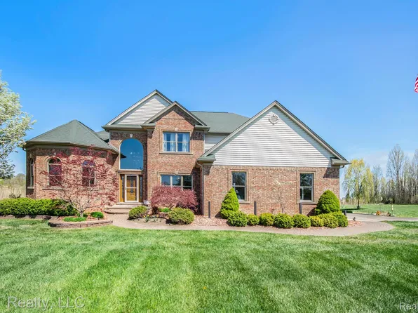 3227 Ready Rd, South Rockwood, MI 48179