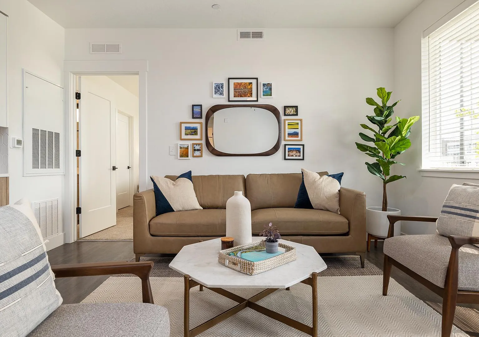 Olivia Apartments — Photo 4