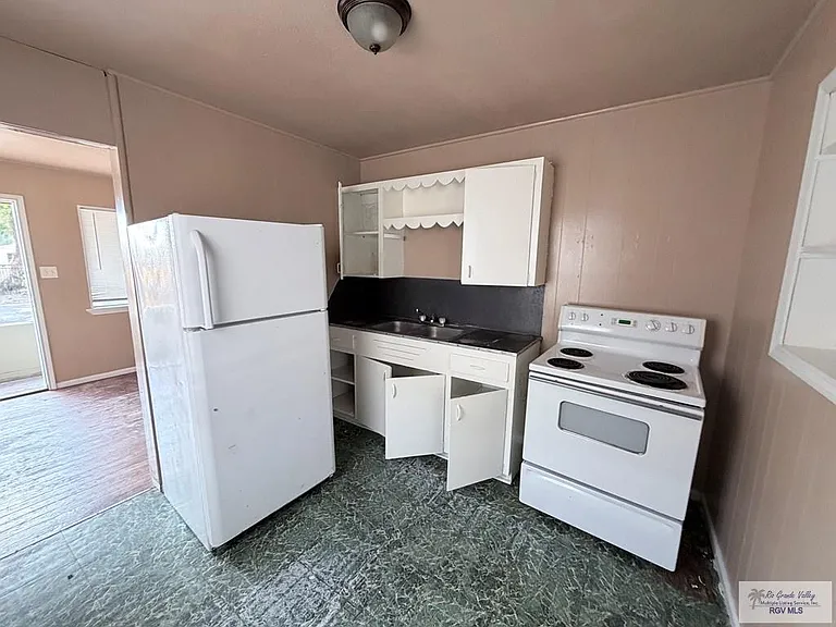 17 Midway Dr — Photo 2