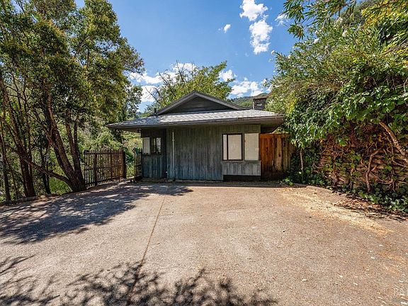 3rd image of 315 Crestview Drive