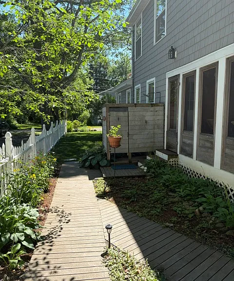 Pine St — Photo 6
