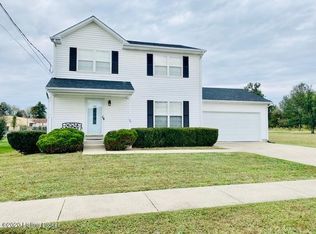 93 Meadowlake Dr, Radcliff, KY 40160