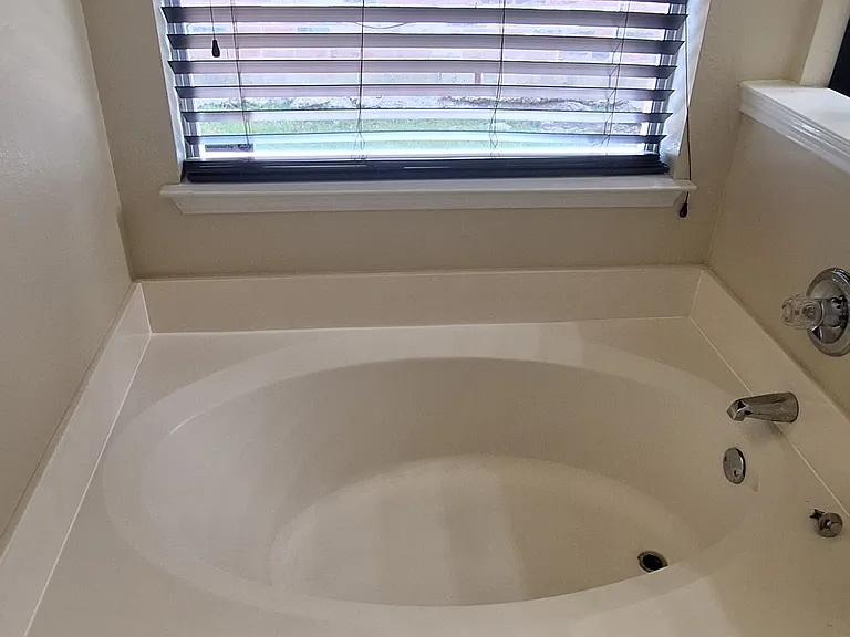 Master Bedroom (Bath)