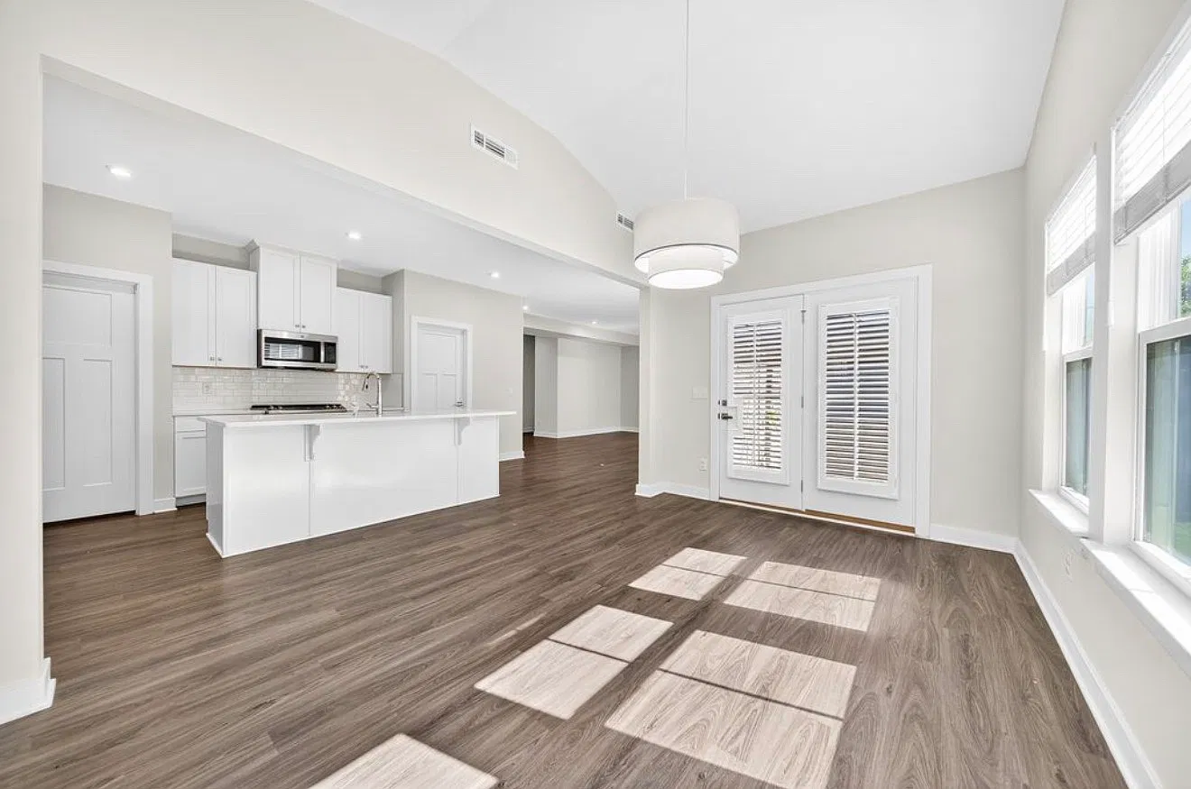 3 bed, 2.5 bath, 2334 sqft, $2,900 — Photo 4