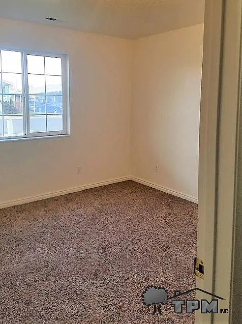 3 bed, 1040 sqft, $1,500 — Photo 2