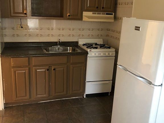 5th image of 709 E Church Ln APT E2