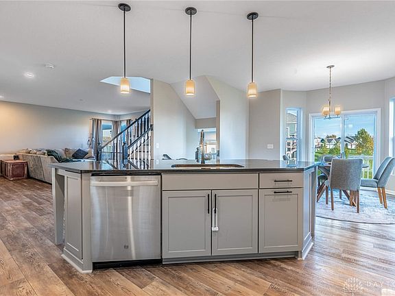 5th image of 419 Carleton Dr
