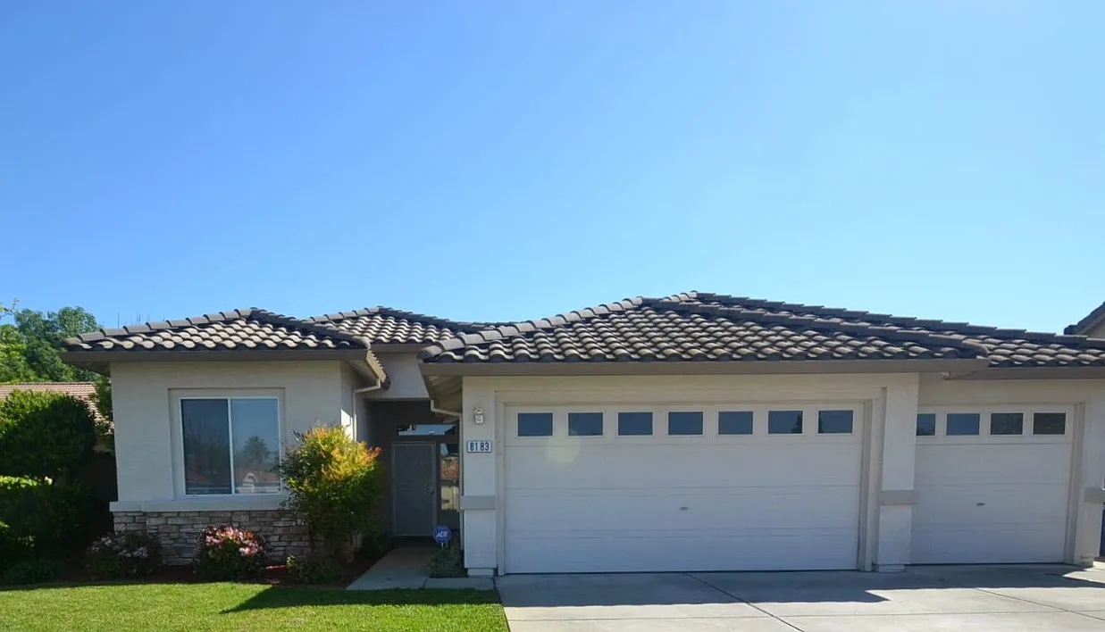 8183 Kingsbridge Dr photo 1