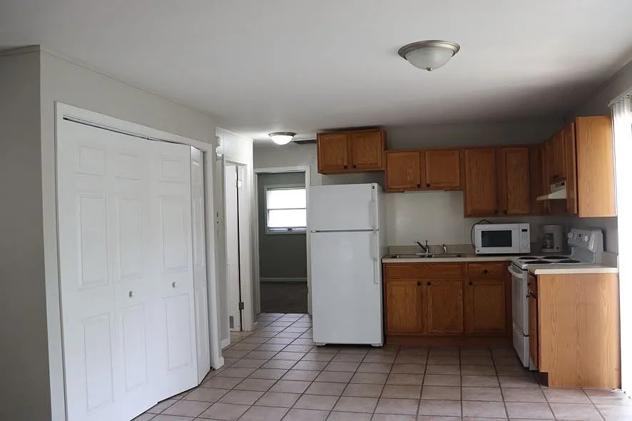 2 bed, 1000 sqft, $1,250 — Photo 3
