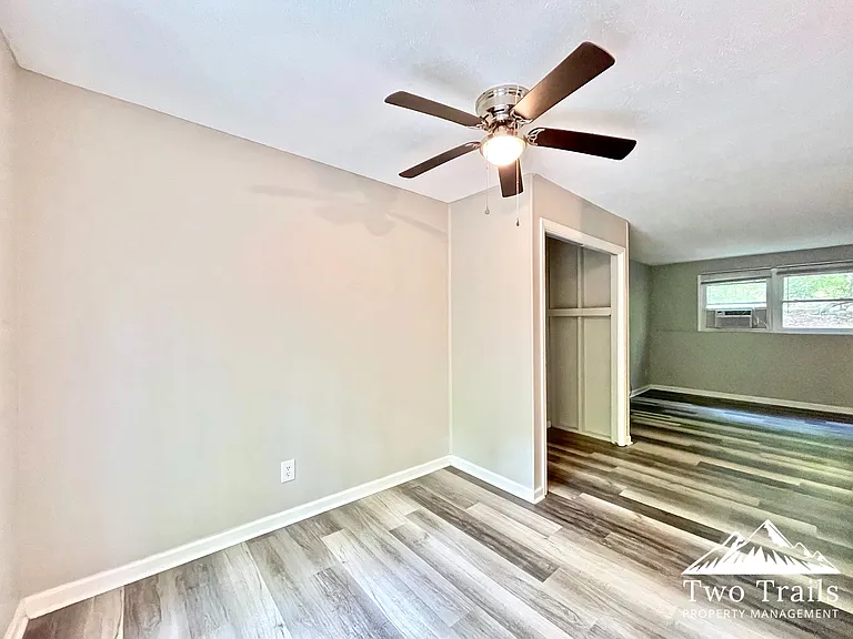 555 Finley Cove Rd — Photo 2