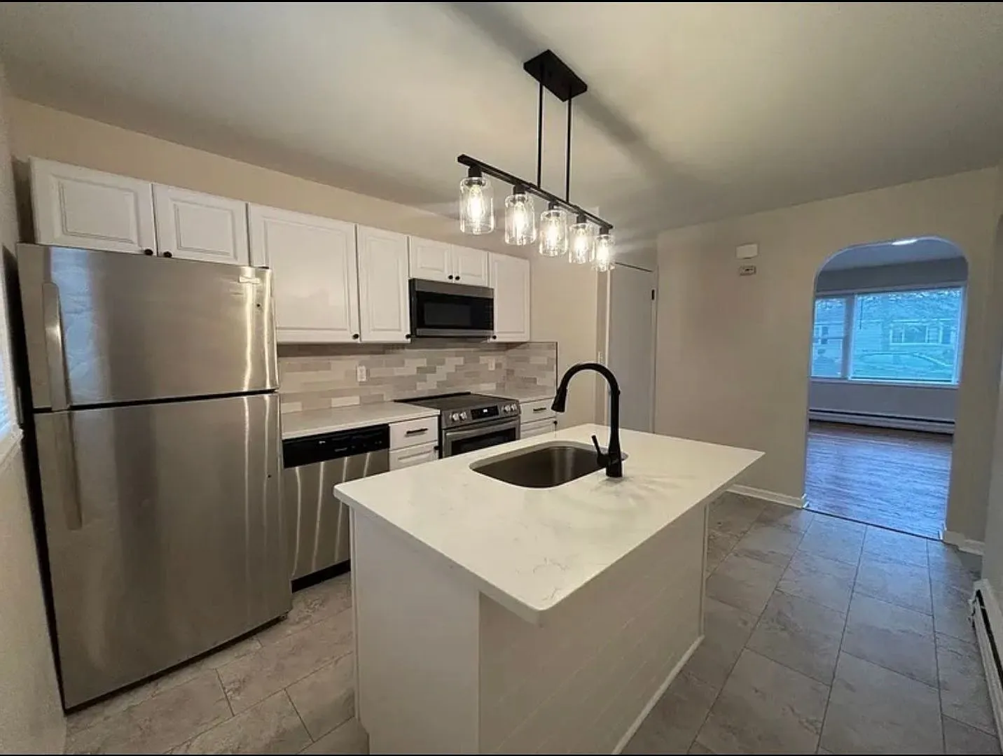9-13 Anthony Lane — Photo 2
