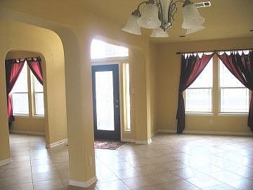 3rd image of 1005 Laurel Oak Trl