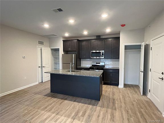2nd image of 422 Tower Ridge Cir #422