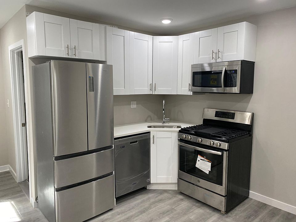 1st image of 1918 Dickinson St Floor 1