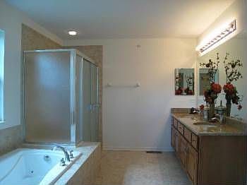 4th image of 1706 Pondview Dr