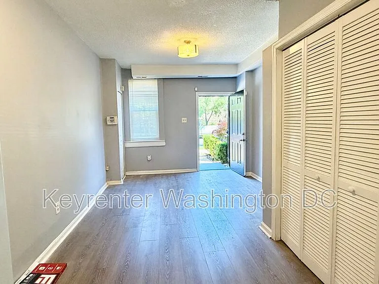 1537 A St SE #SE — Photo 4